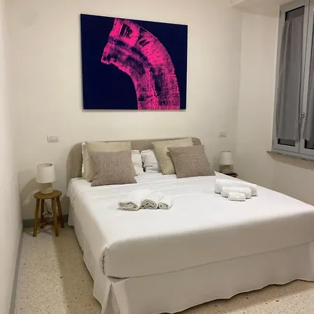 Veneto Suites By Supastays بيت ضيافة